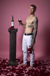 Valentine's Day is getting hot 🔥 de french_sexx  3 photos