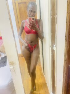 OceanSquirtbabe Lady in Red Pic