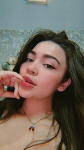 KimDevinne “Admit something… you’re already under my spell 👑🔥” Hình 4