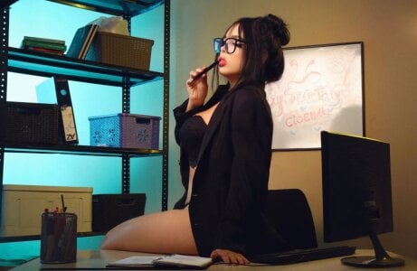 cloehill_ Your sexy secretary💋👠 / Office with a view of sin💻🕶🌹 Poză 2