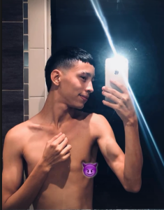 Smith_maicol "I have more than one friend and I give him my heart." Pic