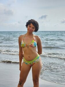ChloeRaviss beach day Pic 7