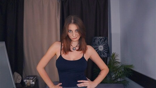 ChrisAmott shy & cute & little sexy Pic 3