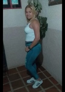 CarlaHot1215 Public зображення 3