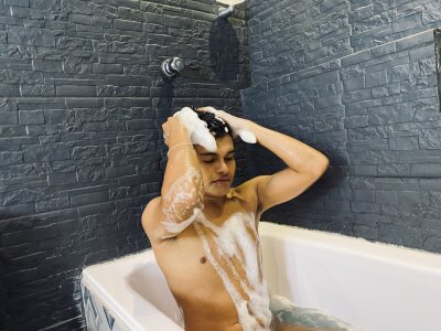 Ralph_Weston come and let's shower 😏 Pic 2