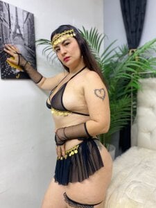 venus_cortez Arab Outfit to Dazzle Pic 2