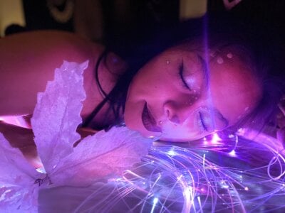 KikiVelvet LOST DEER Pic