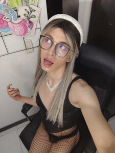 Andy_Roses Your girl in tights Pic 2