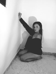 Valeryfox08Black and white 🖤💟 Bild 3