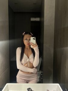 naomi_asian Public Pic 7