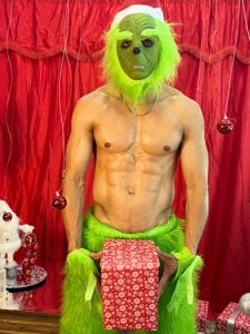 Steven_x94 Christmas charm Pic 4