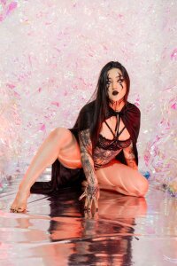 Charlotte_Germanotta_ A little rebellious... very gothic Foto 6