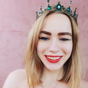 Jana-Bella Queen Moments Pic 5