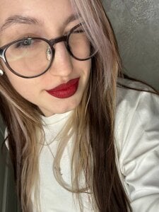 NicolaHulsetomorrow is 19 years old图片 4