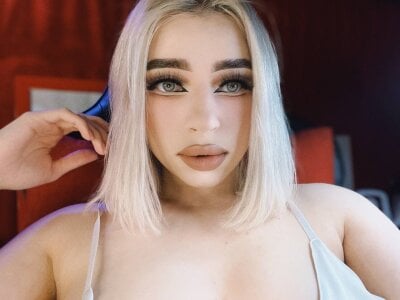 HollyTaillor I'm Crazy Pic 4