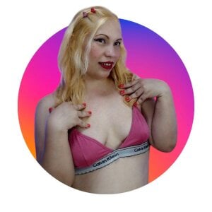 HannahEmmax2 "Love is like a red rose, beautiful but dangerous" Fotka 5