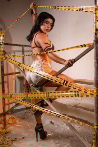 strong girl, use tools! 😈🔥 de BrithanyParker_  4 Imagens