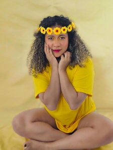 Kenia_tompson01 Kenia Yellow ✨💛💛 Pic 2