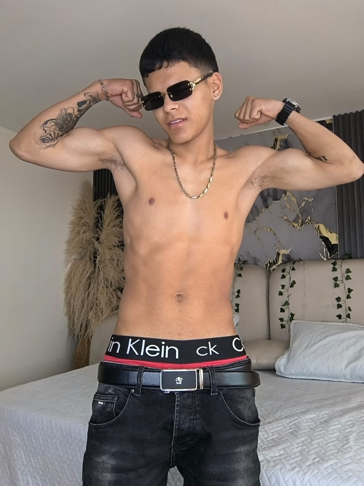 DylanRoyce_ 님의 트렌드 중인 사진  2208개