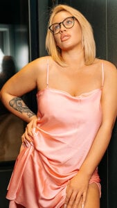 MariaNeumann Just Between Us🔐  3. fénykép