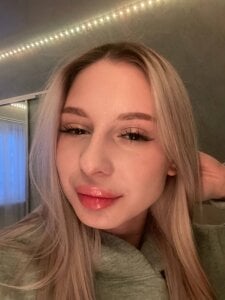 MonaChasey dangerous blonde Pic 4