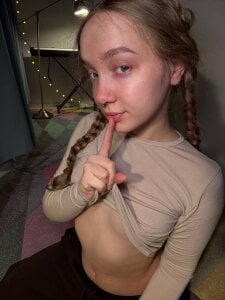 bambi_lu wanna see those underboobies? Pic 3