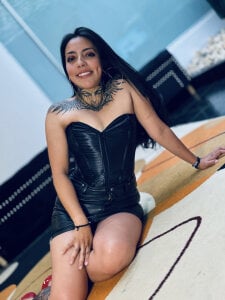 LiaMonroee_ elegant hot 😈🖤 Pic 2