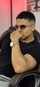 The all-powerful de Dash_Bukoski  5 photos