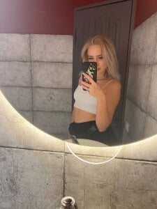 Yuna_Redi Public Pic 7