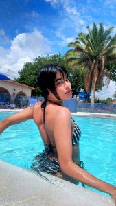 sweet_Samx On the beach Gambar 5