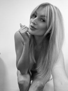 legsLONG Public Pic 4