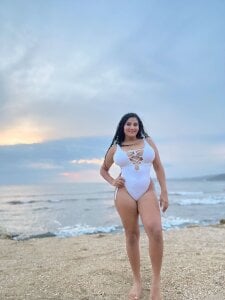 liz_monserrat_1 a day at the beach Pic