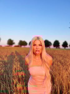 Bunny-Lou Public Pic 3