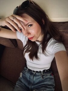 Betty_Andrews Public Hình