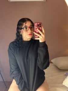 Danee_19_ my new sweater🫣 Pic