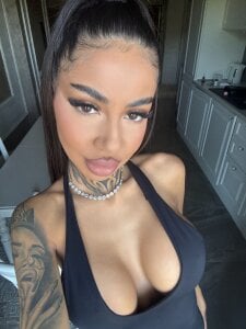 KatelynBelle Pin me Down ❤️ Pic