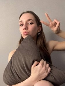 PetraHambelton pillow hug Pic 5