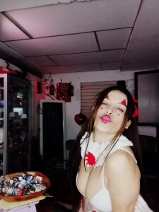 xinamora the moment Pic 2