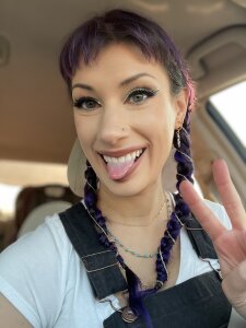 Queen-Ella Public Pic 6