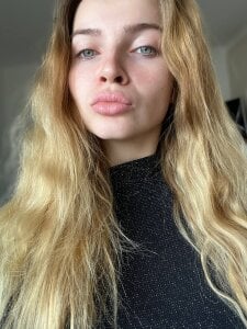 JuiliOnesunray Public Pic 2