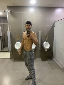 Noah_jhonsonn Gym Time Pic 4