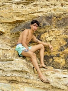 dylancrugerx The sea is one of the places where I am happy Foto 4