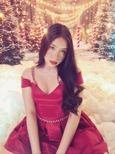 SarahMiler_ wear red. There is nothing stronger than a woman in a red dress Pic 3