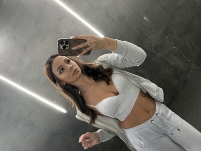 Aisha_Bee Feeling cute Pic 6