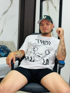 Enzo_Turner A little tenderness and a lot of fire 🔥💋 Foto 5