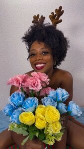 Hanaahquinn BETWEEN FLOWERS AND SMILES 🌸 Pic