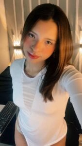 Laura_serenaのSHY GIRLの 3枚の写真