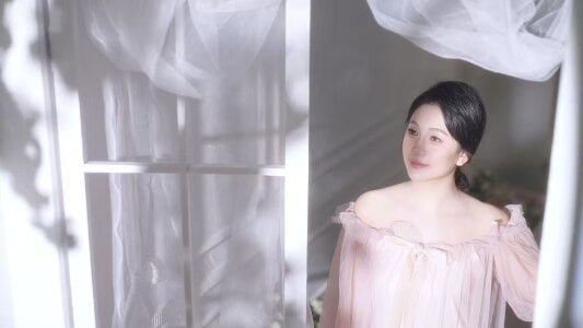 Shining-Elle Elle Pic 3