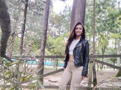 TherezaLarson Public Pic 5