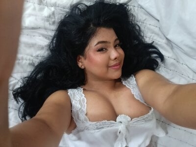 IvonnyMontenegro 🤍Do you like the way I look in white? 🤍 Foto 4